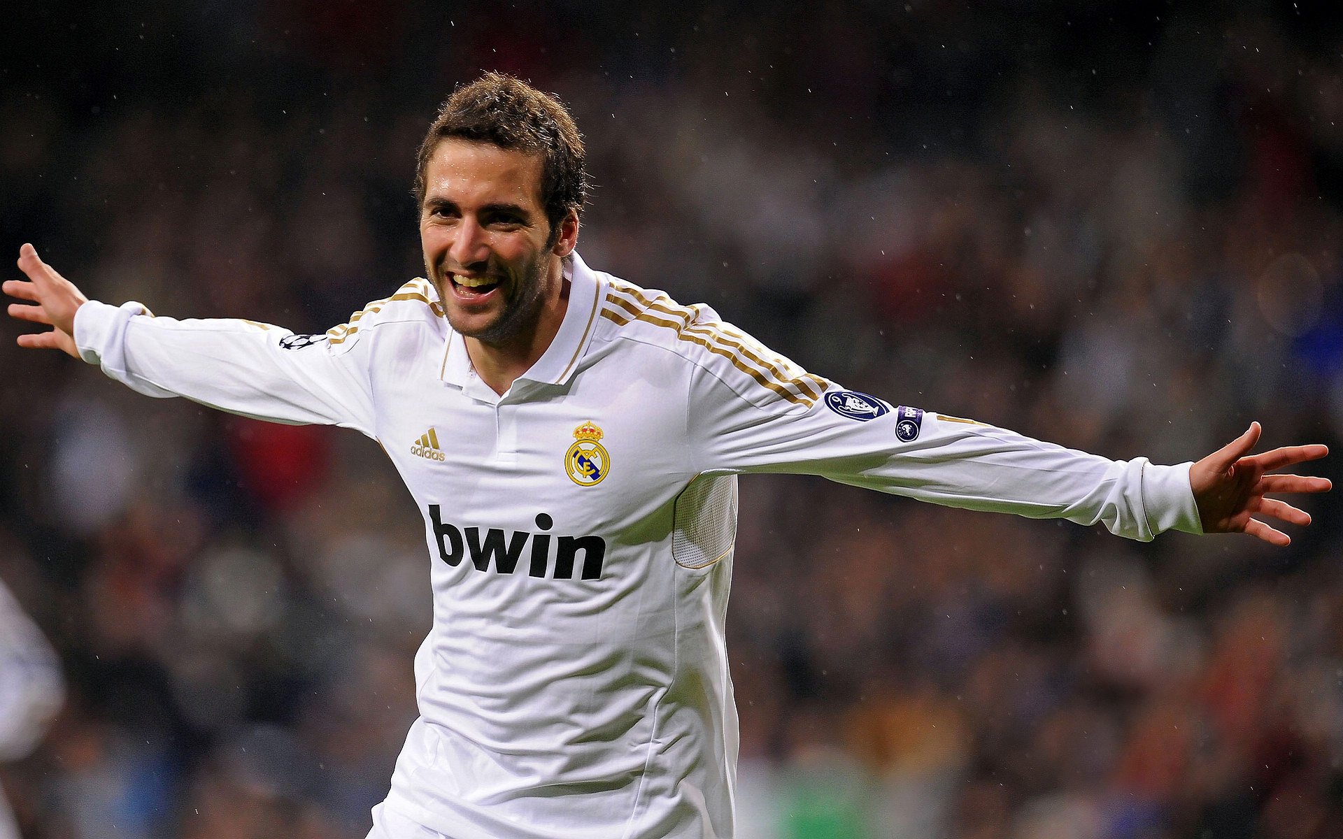 米兰双雄战火升级，争夺意甲冠军激烈非常