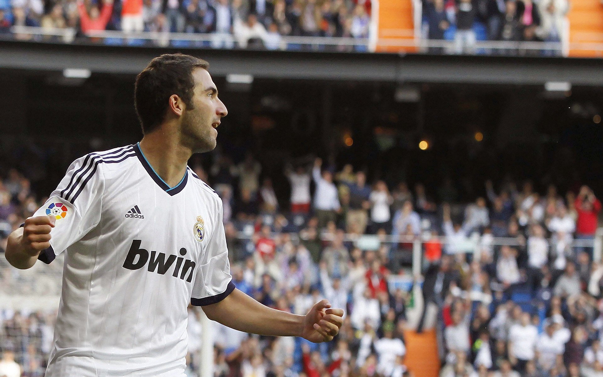 米兰双雄战火升级，争夺意甲冠军激烈非常